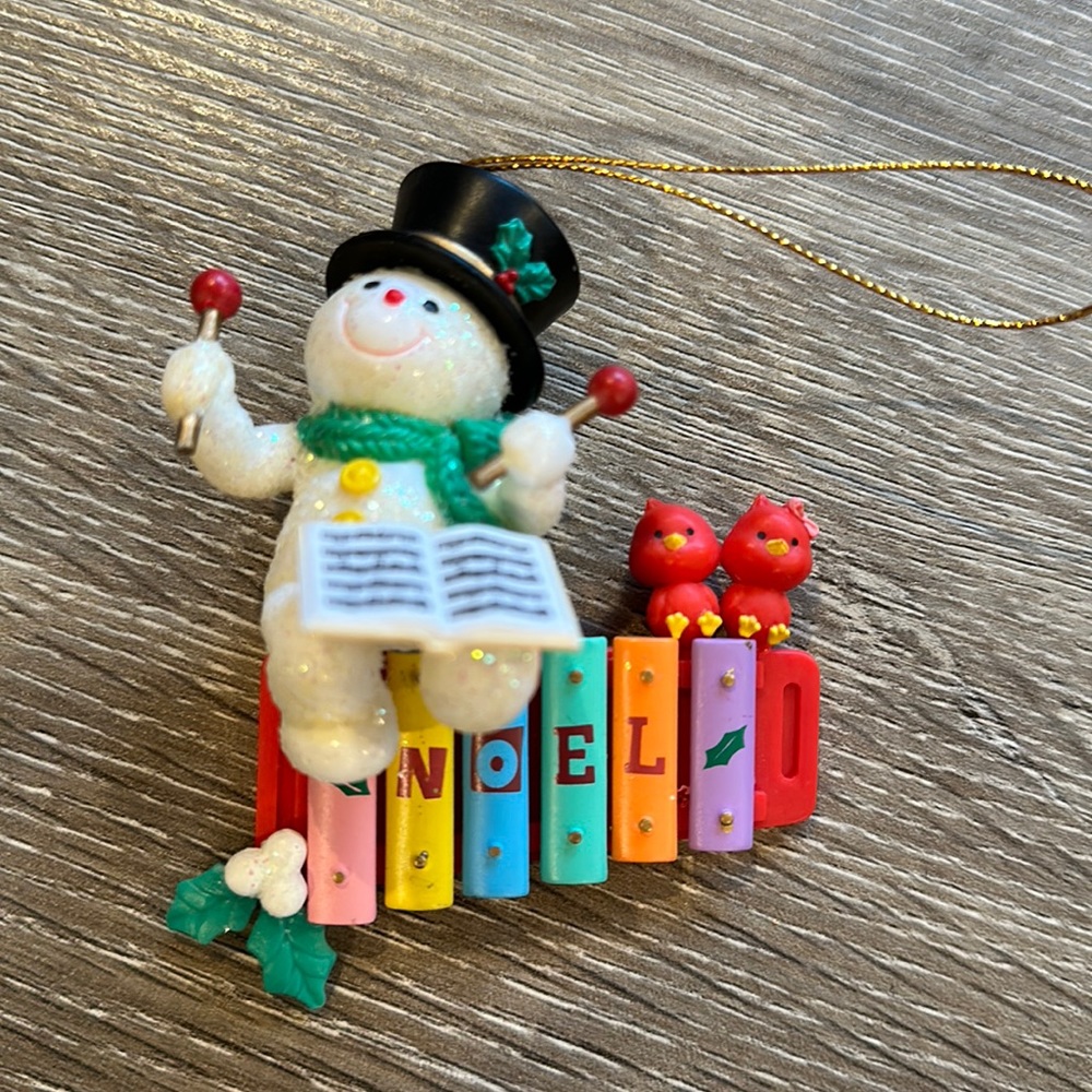 Mistle toe magic snowman with xylophone ornament